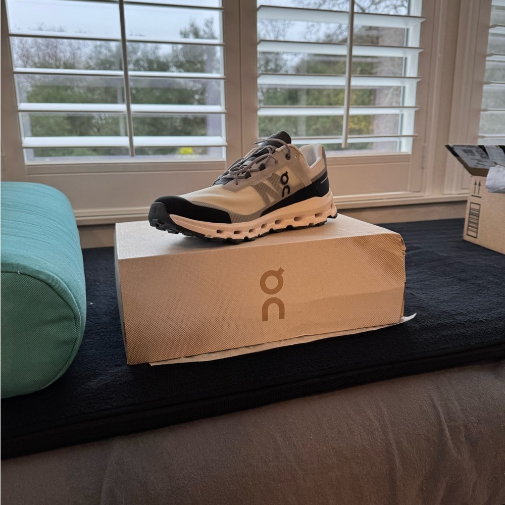 On Running Cloudventure Trail Shoes - Gray and Black